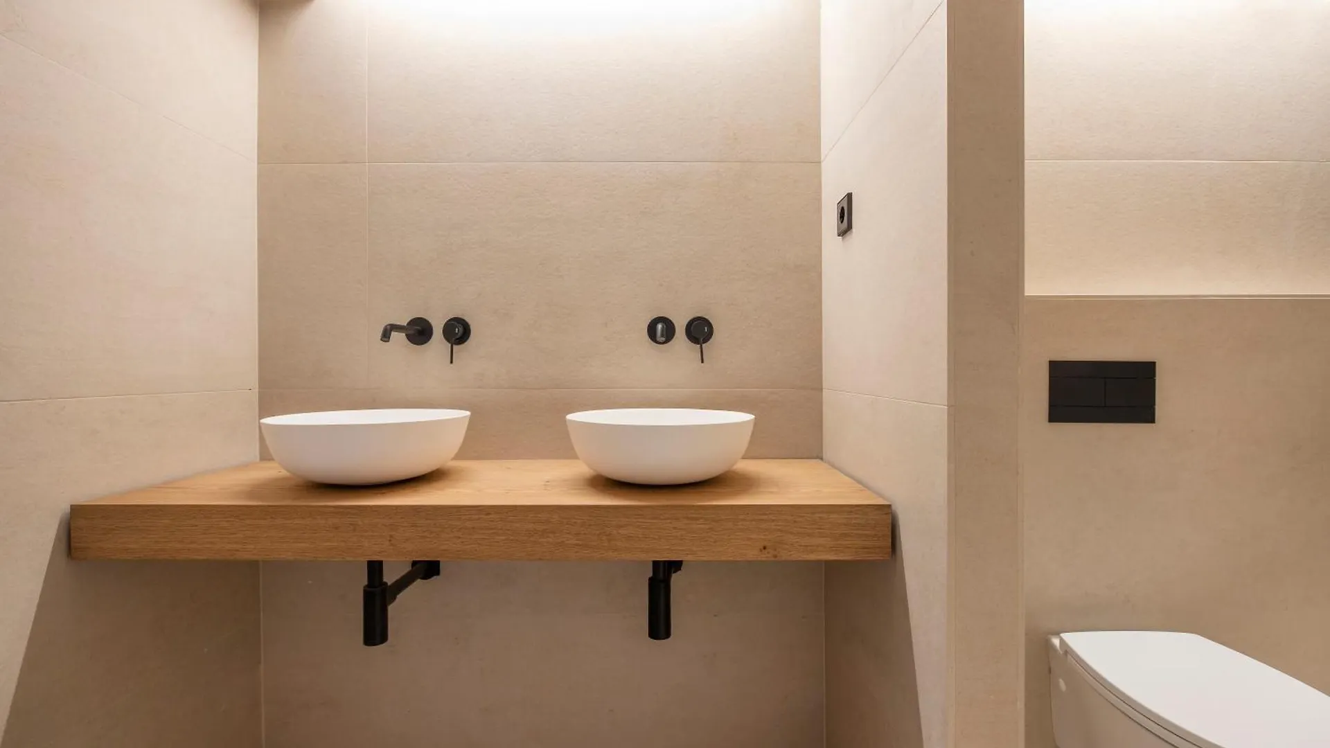 Luxury Apartment In Barcelona City Center Spain