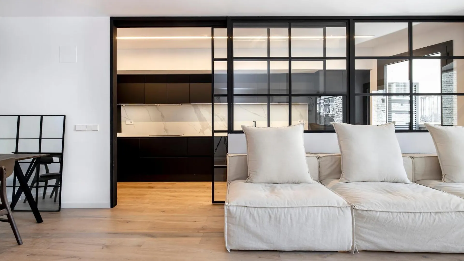 Luxury Apartment In Barcelona City Center Spain